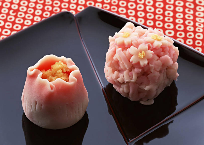 点心,无人,横图,俯视,室内,特写,白天,桌面,桌子,餐具,阴影,反射,木制,布料,碟子,盘,影子,和果子,食品,甜点,甜品,布纹,小吃,桌布,食物,糕点,两个,一个,盘子,餐巾,木制品,碟,台布,甜食,日式,单个,餐桌布,彩图,高角度拍摄,日本小吃