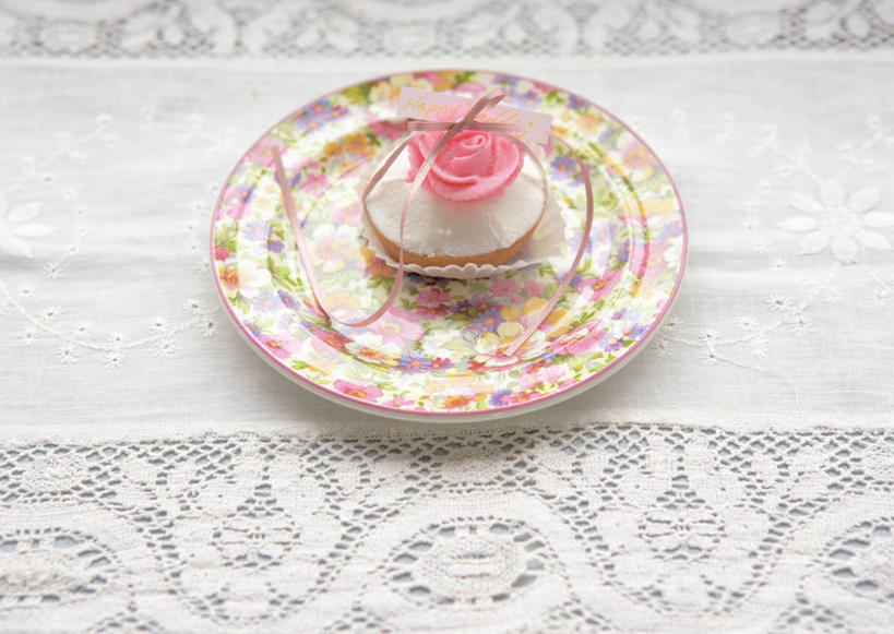 点心,无人,横图,俯视,室内,特写,白天,婚礼,下午茶,快乐,餐具,纺织品,阴影,庆祝,装饰,盛开,反射,布,布料,碟子,盘,影子,食品,蕾丝,织物,结婚,花蕾,布纹,桌布,花,花瓣,花朵,鲜花,食物,糕点,一个,盘子,餐巾,碟,台布,花苞,花蕊,喜庆,单个,纪念,华丽,修饰,布匹,点缀,衬托,美观,雅致,雅观,餐桌布,彩图,高角度拍摄,高兴,镂空织物,蛋糕