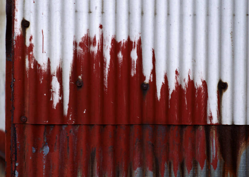 无人,横图,室外,特写,白天,正面,建材,建筑,静物,生锈,钢材,纹路,金属,材料,纹理,墙,墙壁,墙面,红色,灰色,建造,镀锌钢板,钢板,腐蚀,侵蚀,镀锌,肌理,腐化,锈迹斑斑,彩图,镀锌板,防腐