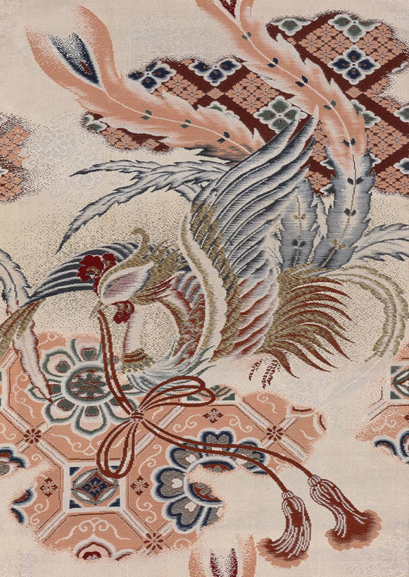 无人,竖图,室内,白天,正面,幸福,鸟,羽毛,刺绣,花纹,轻盈,柔软,艺术,装饰,凤凰,鸟类,手工艺品,文化,工艺品,和谐,华丽,修饰,苏绣,吉祥,点缀,高雅,斑纹,图腾,凤,轻柔,自信心,品位,衬托,美观,雅致,雅观,祥瑞,凰,丹鸟,鶤鸡,威凤,彩图,女红,针绣,针黹,黹