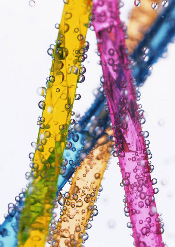 无人,竖图,室内,特写,白天,白色背景,正面,水,阴影,波纹,飞溅,溅,透明,反射,液体,影子,气泡,水滴,涟漪,漩涡,水泡,水珠,粉色,黄色,蓝色,水纹,泡泡,波浪,橙色,摄影,影棚,圆弧,喷洒,水晕,通明,彩图,影棚拍摄,拍摄