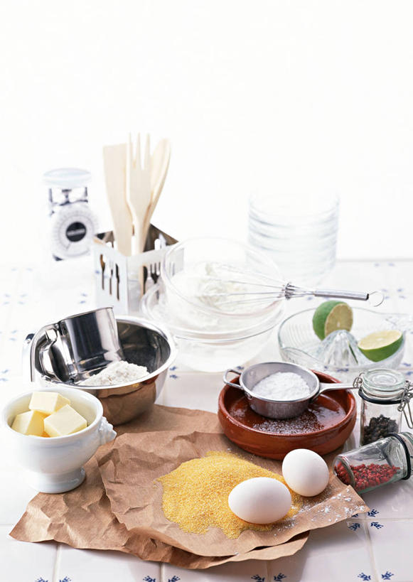 无人,竖图,俯视,室内,特写,白天,白色背景,烹饪,桌面,桌子,野生动物,柠檬,厨具,水果,金属制品,阴影,朦胧,模糊,新鲜,反射,金属,木制,粉末,影子,陶瓷,蛋,鸡蛋,面粉,生食,食品,果实,陶瓷制品,粮食,食物,一个,动物,木制品,容器,打蛋器,搅拌器,碗,粉,摄影,有机食品,绿色食品,影棚,单个,储藏,农产品,储存,狡猾,烹饪用具,原材料,卵,粉状,狡诈,黄鼬,手动打蛋器,烹调用具,黄鼠狼,益母果,柠果,烹调,彩图,高角度拍摄,影棚拍摄,拍摄,贮存