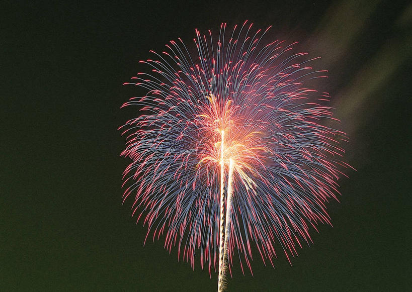 无人,横图,彩色,室外,特写,夜晚,仰视,热情,烟火,火,绿色背景,阴影,飞溅,节日,庆祝,溅,光线,火苗,火焰,影子,辉煌,燃烧,文化,焰火,点燃,庆典,灿烂,纪念,五颜六色,庆贺,色彩斑斓,火光,喷洒,祝贺,礼花,五彩缤纷,花炮,礼花炮,五彩斑斓,绚烂,光耀,五光十色,烟花,彩图,低角度拍摄