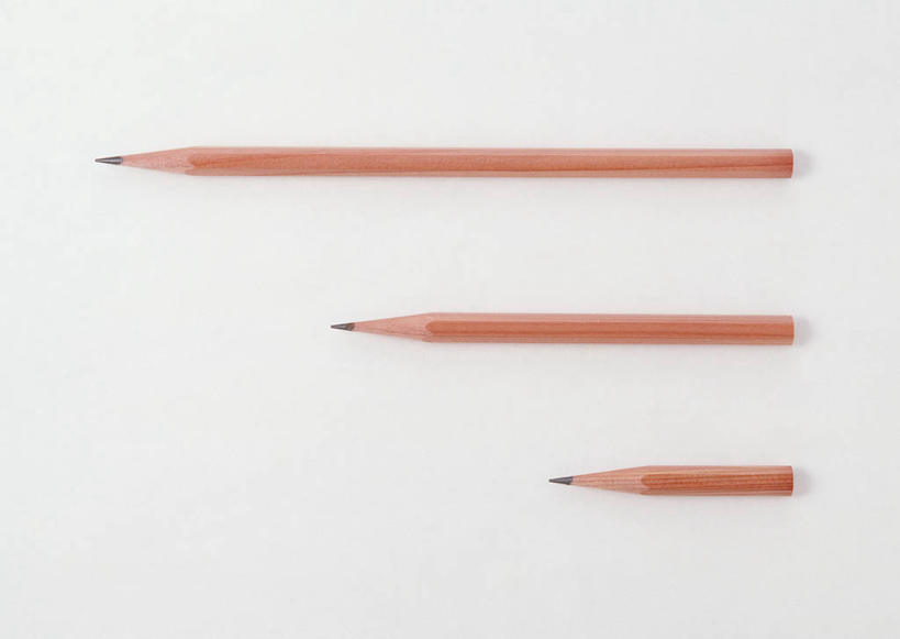 无人,横图,俯视,室内,特写,白天,白色背景,静物,一排,整齐,笔,办公用品,文具,排列,铅笔,学习用品,摄影,影棚,文具用品,三支,队列,彩图,高角度拍摄,影棚拍摄,拍摄