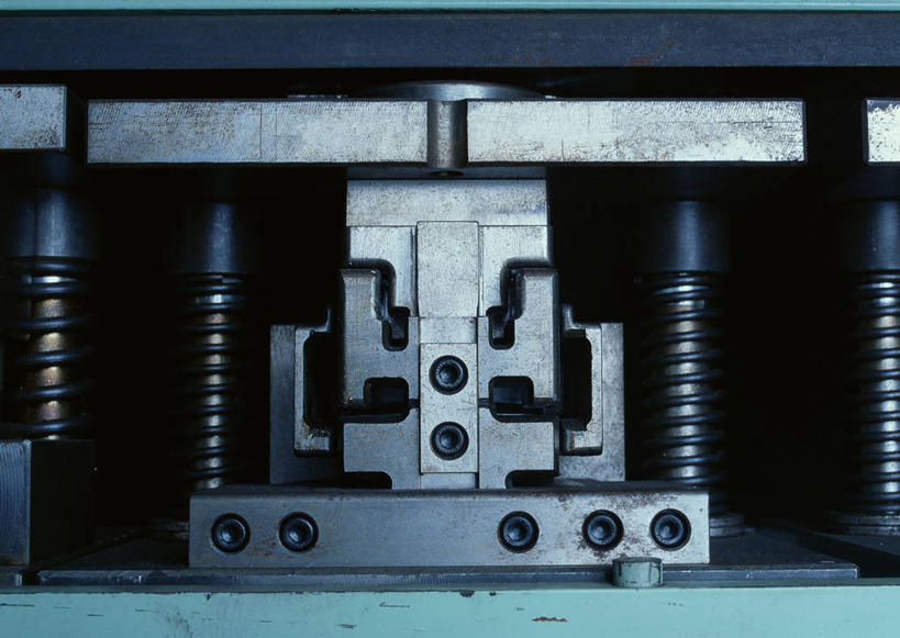 无人,工厂,横图,室内,特写,白天,正面,机器,零件,齿轮,静物,金属制品,连接,组合,金属,弹簧,螺旋,机械,拉伸,链接,螺母,制造,螺帽,机床,五金,变形,紧固,拼接,拼凑,螺丝帽,弹性,车床,拼合,凑集,聚合,撮合,链结,牢固,弹力,彩图,工地,制造厂,工具机,工作母机,弹鐄