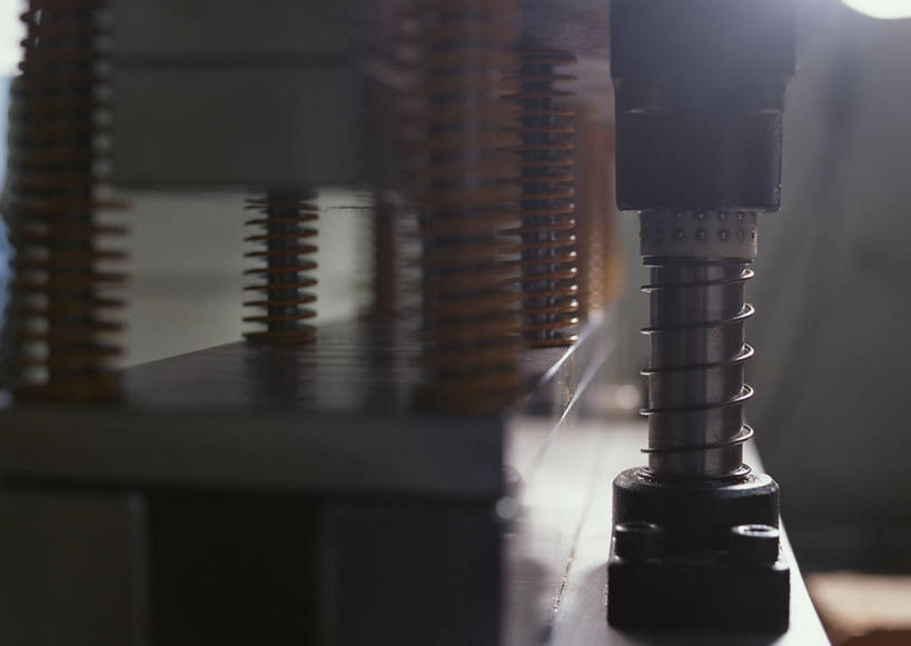 无人,工厂,横图,室内,特写,白天,正面,机器,零件,齿轮,静物,金属制品,连接,组合,金属,弹簧,螺旋,机械,拉伸,链接,螺母,制造,螺帽,机床,五金,变形,紧固,拼接,拼凑,螺丝帽,弹性,车床,拼合,凑集,聚合,撮合,链结,牢固,弹力,彩图,工地,制造厂,工具机,工作母机,弹鐄