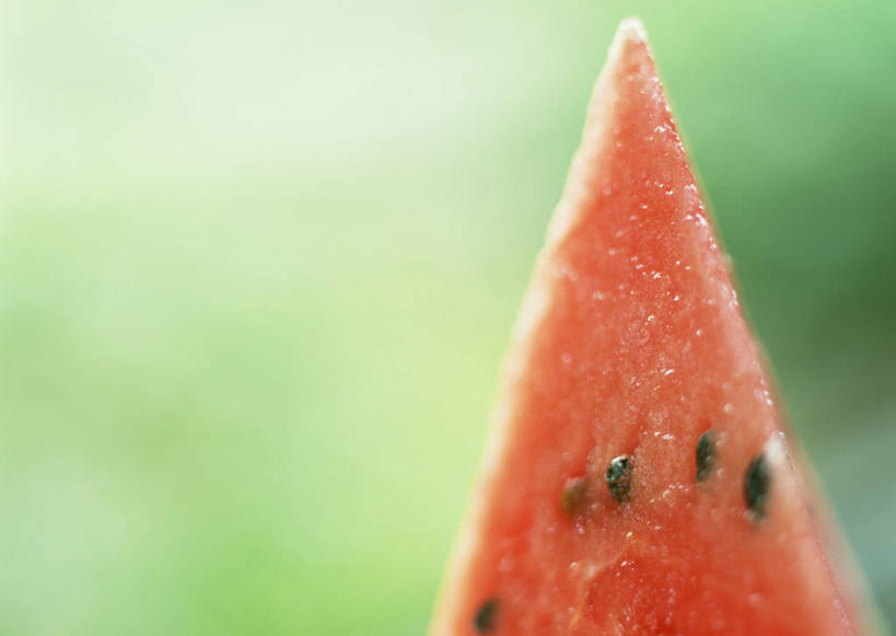 无人,横图,室内,特写,白天,正面,西瓜,水果,一块,切开,朦胧,模糊,新鲜,生食,食品,果实,食物,红色,黑色,切,有机食品,绿色食品,剖面,切面,寒瓜,彩图