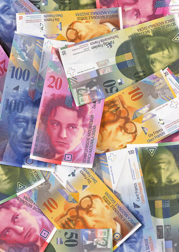 西方人,脸,头,脸颊,无人,竖图,俯视,彩色,室内,特写,白天,钱,静物,欧洲,欧洲人,一堆,许多,阴影,堆叠,堆积,反射,英文,标志,钱币,数字,文字,影子,字符,字母,很多,许多人,注视,标识,观察,看,一群人,钞票,金融,纸币,摄影,阿拉伯数字,影棚,经济,观看,堆,英文字母,察看,瑞士法郎,关注,流通,纸钞,贸易,货币,现金,男人,男性,中年男性,白种人,头部,脸部,脸蛋,面部,半身,彩图,高角度拍摄,影棚拍摄,拍摄,瑞士货币