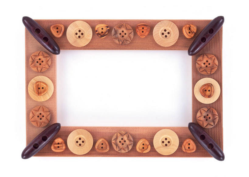 无人,横图,室内,特写,白天,白色背景,正面,静物,一排,许多,整齐,装饰,边框,图形,长方形,几何,纽扣,排列,摄影,影棚,华丽,修饰,钮扣,点缀,矩形,队列,数学,衬托,美观,雅致,雅观,盘扣,彩图,影棚拍摄,拍摄,几何图形,盘纽,平面图形