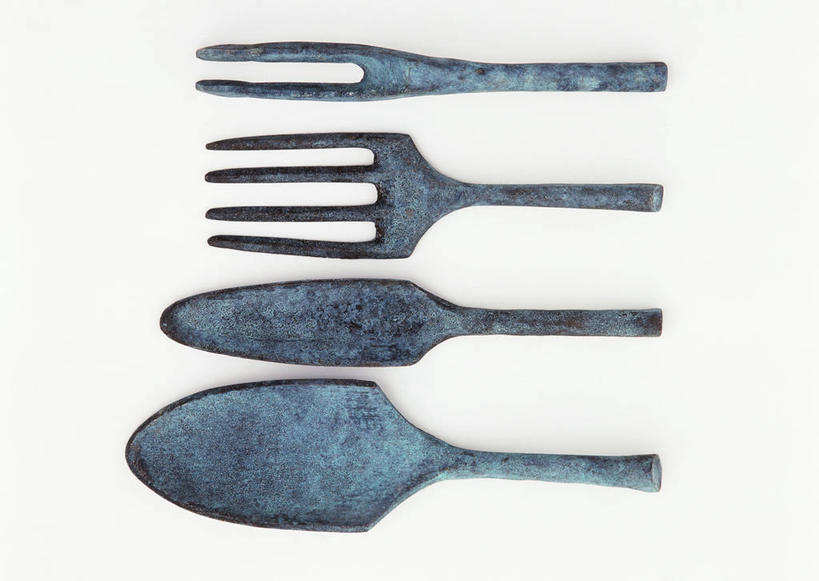 无人,横图,俯视,室内,特写,白天,白色背景,静物,金属制品,一排,整齐,金属,铲子,工具,排列,四个,摄影,影棚,耙子,队列,农具,耕具,彩图,高角度拍摄,影棚拍摄,拍摄