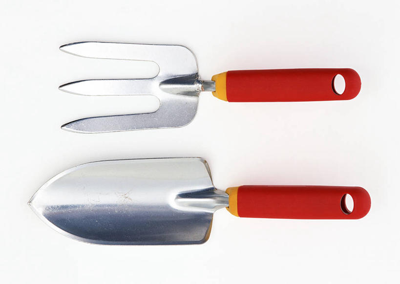 无人,横图,俯视,室内,特写,白天,白色背景,静物,金属制品,一排,整齐,金属,铲子,工具,排列,两个,摄影,影棚,耙子,队列,农具,耕具,彩图,高角度拍摄,影棚拍摄,拍摄