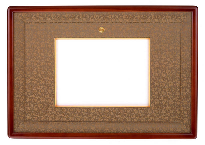 无人,横图,室内,特写,白天,白色背景,正面,静物,相框,装饰,方形,纸,黄色,红色,框架,金色,摄影,影棚,华丽,修饰,点缀,宣纸,衬托,美观,雅致,雅观,纸寿千年,纸中之王,泾县纸,彩图,影棚拍摄,拍摄