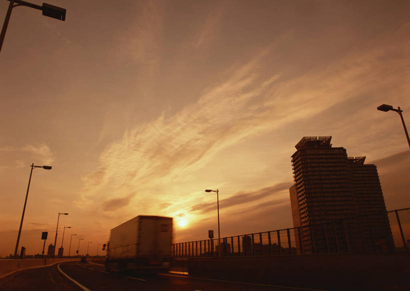 无人,高楼大厦,栏杆,横图,室外,白天,仰视,旅游,度假,太阳,标志建筑,大厦,地标,建筑,路灯,摩天大楼,照明,东京,日本,亚洲,阴影,光线,影子,云,云朵,围栏,灯光,彩虹大桥,云彩,娱乐,建设,护栏,灯,蓝色,白云,蓝天,天空,阳光,天,享受,休闲,旅游胜地,放松,晴朗,照亮,照明设备,东亚,本州,关东地方,本州岛,日本国,东京都,日本彩虹大桥,首都高速,首都高速道路,晴空,彩图,低角度拍摄,大楼,高层建筑,高楼,摩天楼