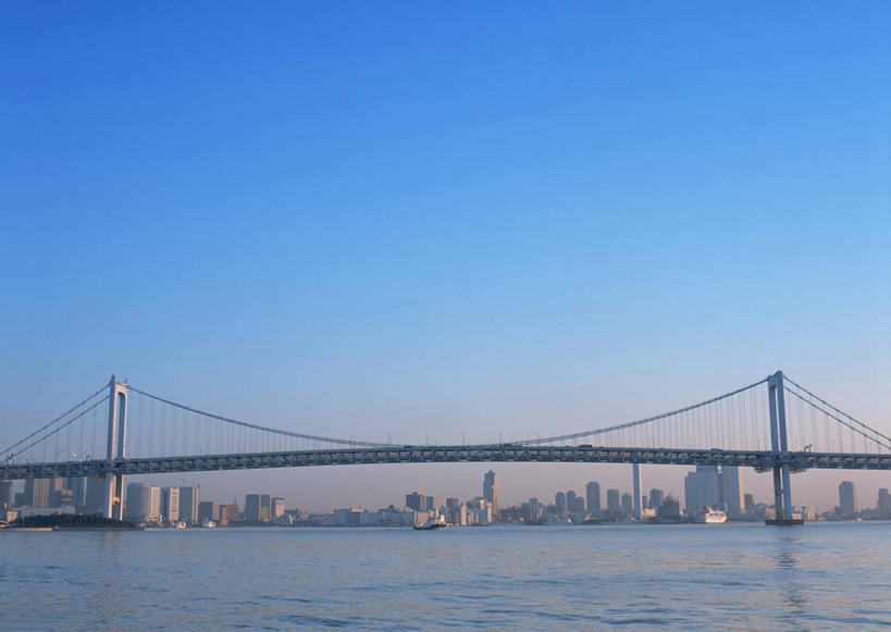 无人,高楼大厦,横图,全景,室外,白天,正面,旅游,度假,海浪,海洋,标志建筑,大厦,道路,地标,建筑,路,摩天大楼,公路,东京,日本,亚洲,阴影,光线,影子,浪花,高架,彩虹大桥,交通,娱乐,建设,蓝色,蓝天,天空,阳光,海水,天,享受,休闲,旅游胜地,放松,晴朗,高架桥,海景,东亚,高架道路,跨线桥,本州,万里无云,关东地方,本州岛,日本国,东京都,日本彩虹大桥,首都高速,首都高速道路,大海,风浪,海,海水的波动,近岸浪,涌浪,晴空,晴空万里,彩图,大楼,高层建筑,高楼,摩天楼