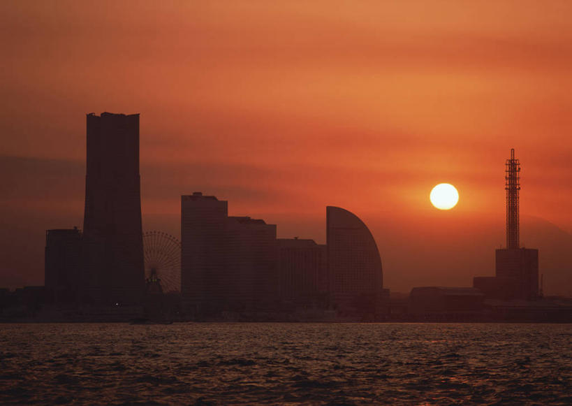 无人,高楼大厦,横图,室外,白天,正面,度假,海浪,海洋,美景,日落,太阳,城市风光,城市,大厦,建筑,摩天大楼,神奈川,日本,亚洲,景观,浪花,晚霞,霞光,落日,建筑群,横滨,横滨市,神奈川县,背光,娱乐,建设,海水,黄昏,享受,休闲,景色,彩霞,放松,逆光,海景,东亚,本州,首府,关东地方,本州岛,日本国,港未来21区,夕照,薄暮,大海,风浪,海,海水的波动,近岸浪,涌浪,夕阳,彩图,傍晚,大楼,高层建筑,高楼,摩天楼,斜阳
