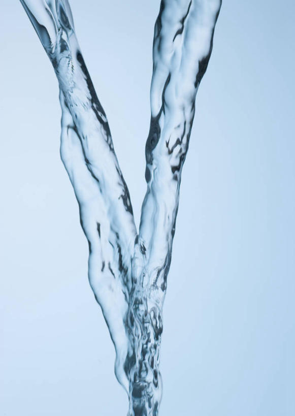 无人,竖图,室内,特写,白天,正面,水,蓝色背景,液体,水滴,摄影,影棚,下降,降落,降低,下跌,下落,彩图,影棚拍摄,拍摄