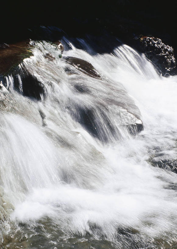 无人,竖图,俯视,室外,特写,白天,旅游,度假,河流,石头,美景,瀑布,山,山脉,水,富山县,日本,亚洲,阴影,飞溅,朦胧,模糊,溅,光线,石子,液体,影子,河水,景观,山峰,水滴,水流,山峦,娱乐,水珠,阳光,自然,群山,享受,休闲,景色,放松,喷洒,自然风光,东亚,本州,本州岛,日本国,中部地方,县厅,富山,跌水,石块,岩石,彩图,高角度拍摄,大山町,富山市