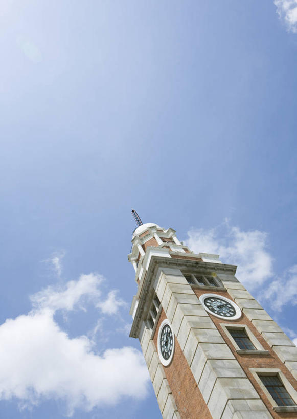 无人,竖图,室外,白天,仰视,旅游,度假,标志建筑,地标,建筑,香港,中国,亚洲,阴影,时间,光线,时钟,影子,云,云朵,计时,云彩,娱乐,建设,蓝色,白云,蓝天,天空,阳光,钟表,天,享受,休闲,表,旅游胜地,放松,晴朗,港,东亚,九龙,尖沙咀,香港特别行政区,港澳台,中华人民共和国,塔钟,九龙半岛,油尖旺区,尖沙嘴,钟,晴空,彩图,低角度拍摄