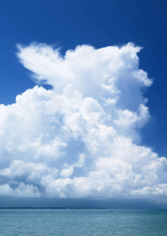 无人,竖图,室外,白天,正面,旅游,度假,海浪,海洋,美景,日本,亚洲,阴影,光线,影子,景观,浪花,水平线,云,云朵,辽阔,海平线,云彩,娱乐,冲绳,蓝色,白云,蓝天,天空,阳光,自然,海水,天,享受,休闲,广阔,景色,放松,晴朗,一望无际,冲绳县,自然风光,海景,东亚,琉球群岛,石垣岛,日本国,九州地方,八重山群岛,石垣市,无边无际,一马平川,大海,风浪,海,海水的波动,近岸浪,涌浪,晴空,彩图,水天相接,水天一线