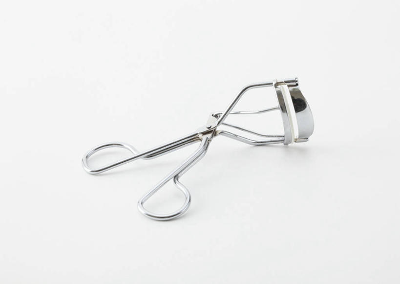 无人,横图,俯视,室内,特写,白天,白色背景,化妆,美容,时尚,静物,阴影,反射,影子,一个,睫毛夹,摄影,影棚,单个,美容工具,化妆工具,彩图,高角度拍摄,影棚拍摄,拍摄