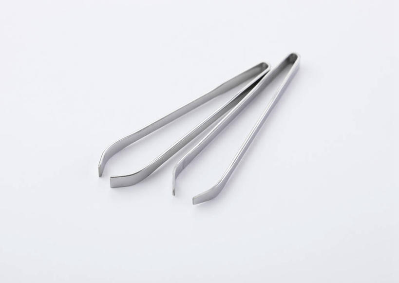 无人,横图,俯视,室内,特写,白天,白色背景,静物,金属制品,阴影,反射,金属,镊子,影子,两个,摄影,影棚,彩图,高角度拍摄,影棚拍摄,拍摄