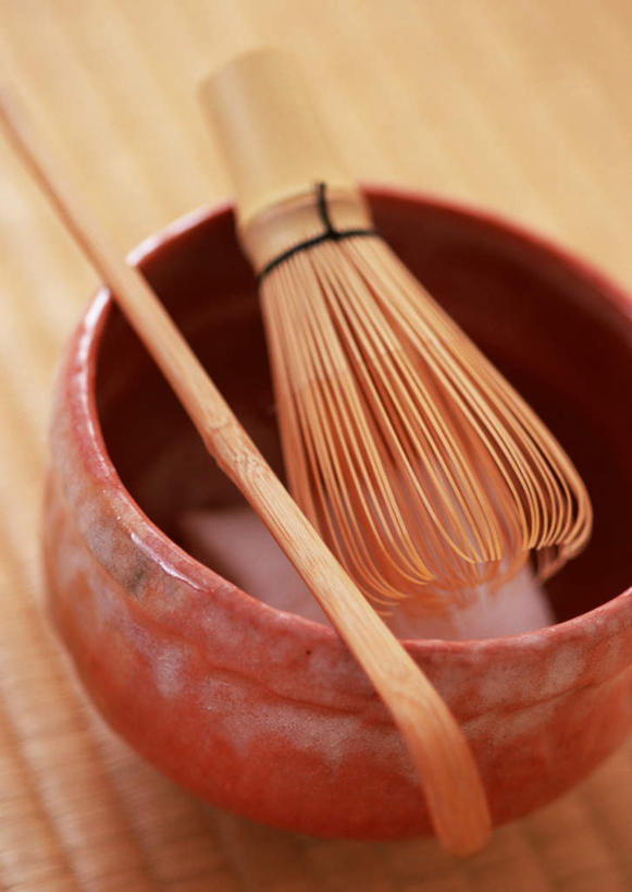 无人,竖图,俯视,室内,特写,白天,静物,勺子,陶瓷,陶瓷制品,塌塌米,榻榻米,茶勺,一个,茶具,容器,碗,单个,储藏,茶筅,储存,茶叶搅拌器,叠席,彩图,高角度拍摄,贮存