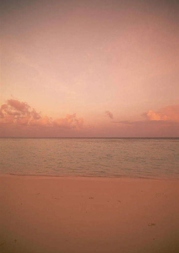 无人,竖图,室外,白天,正面,旅游,度假,海浪,海洋,美景,日落,沙滩,日本,亚洲,阴影,光线,沙子,影子,海岸,景观,浪花,水平线,晚霞,霞光,落日,辽阔,海平线,沙地,娱乐,冲绳,阳光,自然,海水,黄昏,享受,休闲,广阔,景色,彩霞,放松,一望无际,冲绳县,自然风光,海景,东亚,琉球群岛,日本国,九州地方,无边无际,一马平川,夕照,冲绳群岛,久米岛,大海,风浪,海,海水的波动,海滩,近岸浪,涌浪,夕阳,彩图,水天相接,水天一线,斜阳