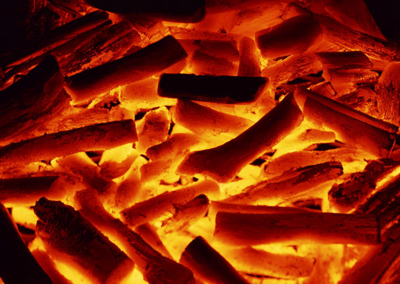 无人,横图,俯视,室内,特写,白天,烧烤,热情,煤炭,火,阴影,反射,火焰,影子,烤架,烤肉,燃烧,铁架,能源,燃料,煤,能量,煤矿,矿业,化石燃料,彩图,高角度拍摄