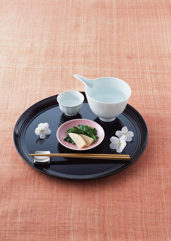 清酒,无人,竖图,俯视,室内,特写,白天,幸福,纯洁,餐桌,筷子,桌子,樱花,蔬菜,餐具,一双,阴影,新鲜,装饰,盛开,反射,碟子,盘,影子,竹笋,食品,筷架,酒类,花蕾,筷枕,文化,传统,笋,酒,花,花瓣,花朵,鲜花,食物,饮料,白色,盘子,酒杯,碟,花苞,花蕊,有机食品,绿色食品,餐台,等待,礼节,华丽,修饰,筷子架,点缀,生命,礼仪,油菜,衬托,美观,雅致,雅观,仙樱花,福岛樱,青肤樱,高尚,热烈,油白菜,进餐用具,荆桃,彩图,高角度拍摄,芸薹