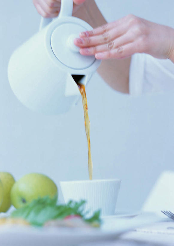 奶酪,咖啡,东方人,手,一个人,竖图,室内,特写,白天,正面,幸福,餐桌,桌子,苹果,蔬菜,餐具,水果,亚洲,双手,仅一个年轻女性,仅一个女性,仅一个人,倒,握,阴影,朦胧,模糊,新鲜,反射,碟子,壶,盘,影子,生菜,莴苣,蛋,鸡蛋,生食,干酪,起司,食品,果实,咖啡壶,芝士,营养,拿,炒鸡蛋,拿着,黄种人,娱乐,蔬果,食物,饮料,盘子,容器,碟,享受,休闲,温馨,手部,乳酪,放松,乐趣,握着,有机食品,绿色食品,餐台,提神,乳制品,舒适,醒脑,发酵,草鸡蛋,软饮料,春菜,鹅仔菜,莴仔菜,千金菜,卵,叶用莴苣,年轻女性,女人,女性,亚洲人,半身,彩图