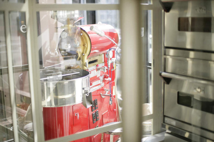 无人,商店,横图,室内,白天,正面,烹饪,机器,厨房,厨具,金属制品,阴影,朦胧,模糊,反射,金属,电器,烤炉,烤箱,影子,商铺,机械,家电,家用电器,搅拌机,炊具,烹饪用具,市肆,商号,面包店,烹调用具,烹调,彩图,灶间,店铺,小家电