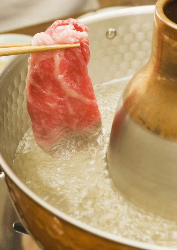 无人,竖图,室内,特写,白天,正面,烹饪,雾,筷子,餐具,一双,沸腾,朦胧,模糊,蒸汽,肉,日本料理,牛肉,料理,食品,水蒸气,文化,传统,菜肴,美食,肉类,食物,日式料理,日式,佳肴,礼节,礼仪,肉食,蒸发,进餐用具,彩图,牛肉火锅