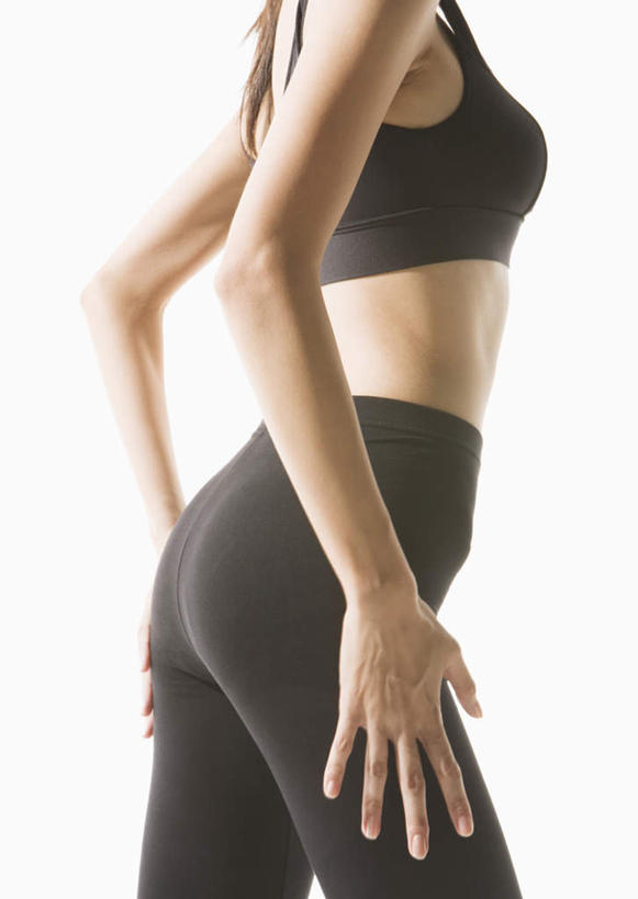 东方人,一个人,站,摸,竖图,室内,白天,白色背景,侧面,亚洲,仅一个年轻女性,仅一个女性,仅一个人,抚摸,服装,背心,黄种人,衣服,黑色,站着,摄影,服饰,影棚,衣着,穿着,衣饰,露脐装,年轻女性,女人,女性,亚洲人,触摸,接触,站立,半身,彩图,影棚拍摄,拍摄