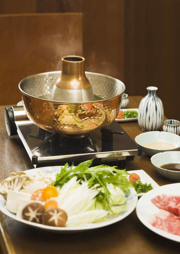 豆腐,无人,竖图,俯视,室内,特写,白天,烹饪,中餐,餐桌,桌子,萝卜,胡萝卜,蔬菜,阴影,新鲜,反射,影子,陶瓷,大白菜,菌菇,香菇,调料,酱料,酱汁,肉,佐料,料理,食品,陶瓷制品,调味品,调味料,菌类,白菜,火锅,羊肉,酱,菜肴,美食,肉类,酒瓶,食物,瓶子,容器,碗,中式,食用菌,佳肴,有机食品,绿色食品,餐台,储藏,豆制品,储存,肉食,涮羊肉,胶菜,镳菜,红萝卜,甘荀,彩图,高角度拍摄,羊肉火锅,贮存,清酒瓶