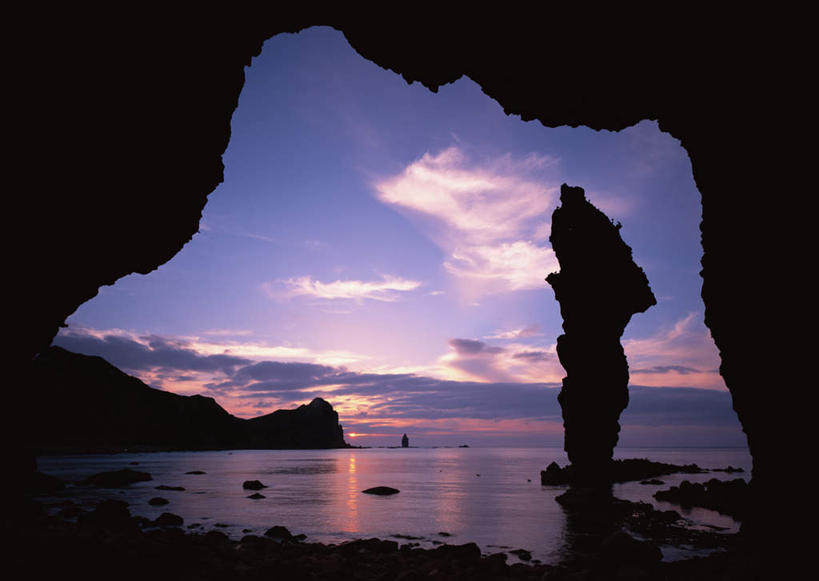 无人,横图,室内,白天,正面,旅游,度假,海浪,海洋,石头,美景,日落,山,山脉,北海道,日本,亚洲,阴影,光线,石子,影子,景观,浪花,山峰,水平线,晚霞,霞光,落日,辽阔,海平线,山峦,背光,娱乐,阳光,自然,海水,黄昏,群山,享受,休闲,广阔,景色,彩霞,放松,一望无际,自然风光,逆光,海景,东亚,沉积岩,日本国,北海道地方,北海道岛,无边无际,一马平川,夕照,薄暮,水成岩,大海,风浪,海,海水的波动,近岸浪,石块,岩石,涌浪,夕阳,彩图,傍晚,后志综合振兴局,振兴局,积丹郡,积丹町,水天相接,水天一线,斜阳