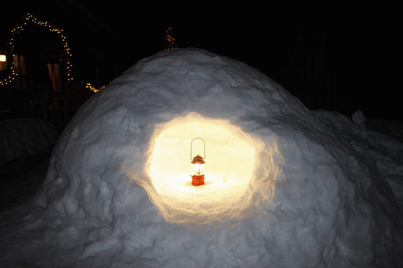 无人,横图,室外,夜晚,正面,旅游,度假,美景,照明,阴影,光线,影子,房屋,屋子,景观,灯光,文化,娱乐,灯,自然,灯具,享受,休闲,景色,放松,照亮,照明设备,自然风光,油灯,雪屋,彩图,房子,小屋