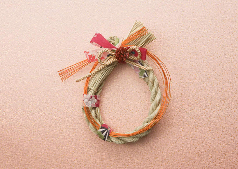 无人,横图,俯视,室内,特写,白天,阴影,节日,艺术,装饰,盛开,反射,花环,影子,手工艺品,艺术品,花蕾,文化,传统,花,花瓣,花朵,鲜花,草绳,绳子,工艺品,花苞,花蕊,祈祷,健康,许愿,摄影,信仰,影棚,纪念,绳索,华丽,修饰,祈求,点缀,高雅,自信心,品位,衬托,美观,雅致,雅观,花纸绳,日本水引,日本水引绣,水引绣,注连绳,稻草绳,平安,彩图,高角度拍摄,影棚拍摄,拍摄