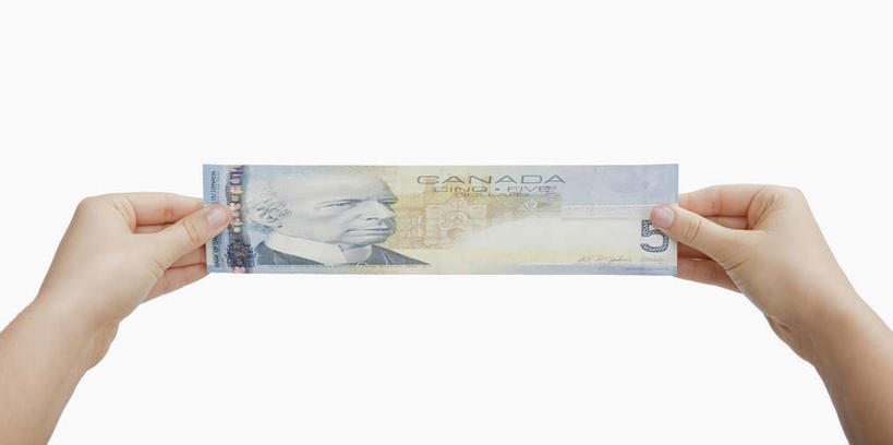 西方人,手,一个人,横图,室内,特写,白天,白色背景,正面,钱,欧洲,欧洲人,双手,仅一个年轻女性,仅一个女性,仅一个人,一张,握,英文,标志,钱币,数字,文字,字符,字母,拿,拿着,标识,手部,握着,钞票,金融,纸币,摄影,阿拉伯数字,影棚,经济,英文字母,加拿大元,流通,纸钞,贸易,加拿大货币,货币,现金,年轻女性,女人,女性,白种人,半身,彩图,影棚拍摄,拍摄