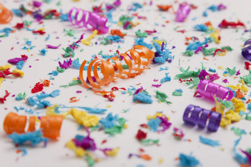 无人,横图,俯视,彩色,室内,特写,白天,白色背景,静物,阴影,朦胧,模糊,庆祝,装饰,反射,影子,纸屑,摄影,影棚,五颜六色,华丽,修饰,碎纸,庆贺,点缀,祝贺,五彩缤纷,碎纸条,衬托,美观,雅致,雅观,绚烂,五彩纸屑,彩图,高角度拍摄,影棚拍摄,拍摄