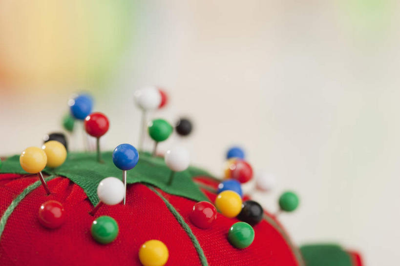 无人,横图,彩色,室内,特写,白天,正面,静物,金属制品,许多,阴影,朦胧,模糊,反射,金属,影子,针,五颜六色,色彩斑斓,五彩缤纷,五彩斑斓,五光十色,针包,针垫,彩图