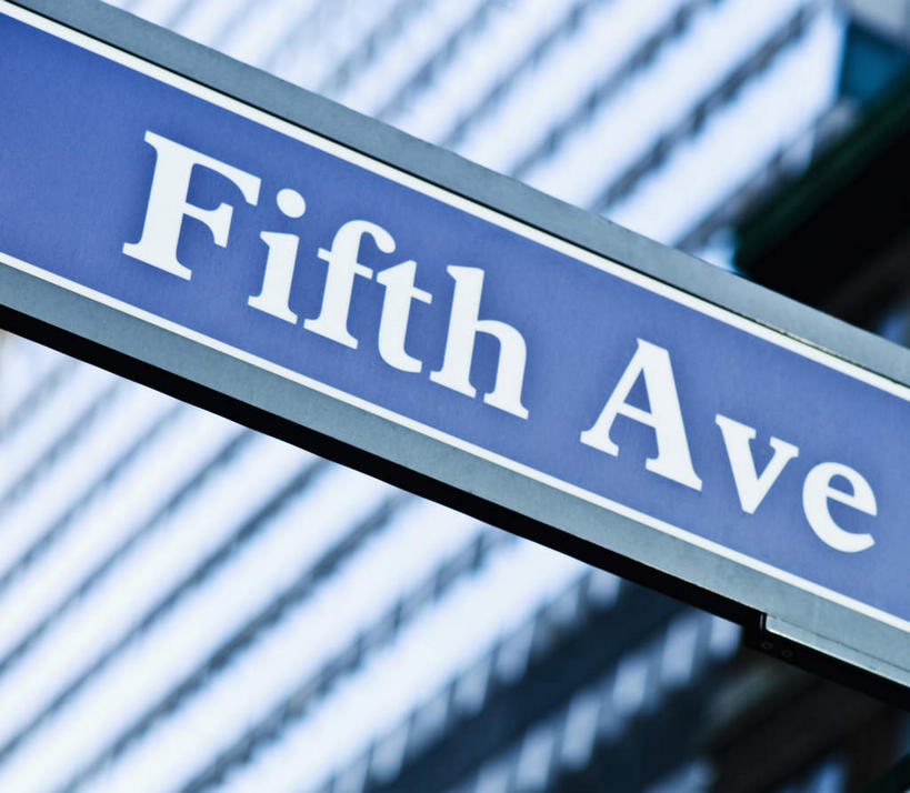 无人,横图,室外,特写,白天,仰视,度假,美景,城市风光,城市,指示牌,纽约,美国,一块,一排,许多,朦胧,模糊,整齐,英文,标志,文字,字符,字母,墙,景观,曼哈顿,很多,娱乐,标识,墙壁,墙面,排列,蓝色,白色,享受,休闲,景色,放松,英文字母,北美,北美洲,队列,美洲,第五大道,纽约州,帝国之州,帝国州,北亚美利加洲,亚美利加洲,纽约第五街,彩图,低角度拍摄,曼哈顿岛