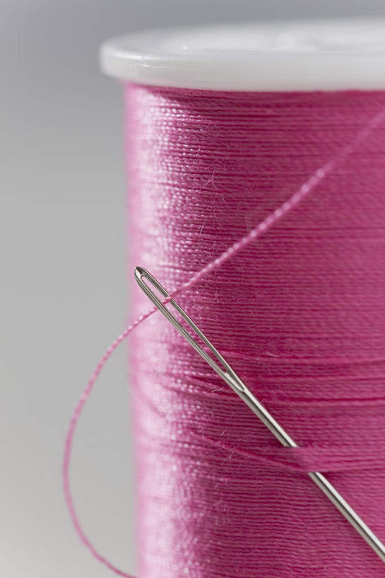 无人,竖图,室内,特写,白天,正面,静物,朦胧,模糊,线,针,一个,粉色,摄影,影棚,单个,缝纫,缝衣针,针线,线轴,彩图,影棚拍摄,拍摄