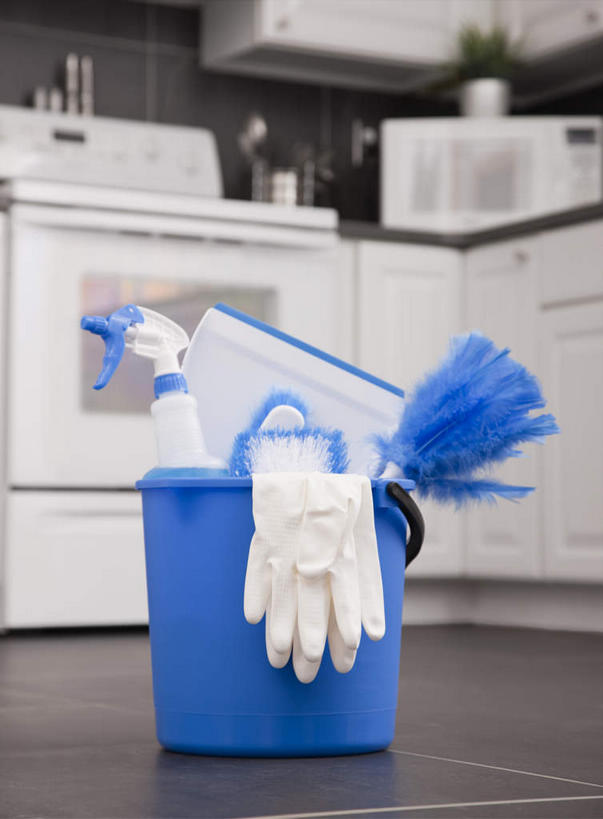 无人,竖图,室内,白天,正面,安全,厨房,静物,朦胧,模糊,瓷砖,地砖,工具,桶,塑料,防护,地面,畚箕,一个,蓝色,瓶子,容器,手套,塑料制品,清洁,簸箕,单个,储藏,保护,塑料桶,鸡毛掸子,卫生,除尘,喷雾瓶,储存,保洁,保险,鸡毛掸,保全,周全,安稳,安定,防护手套,平安,彩图,灶间,喷瓶,贮存