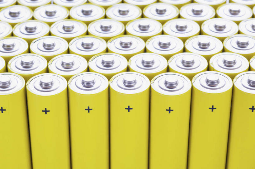 无人,横图,俯视,室内,特写,白天,静物,一排,许多,阴影,整齐,电力,反射,标志,文字,影子,字符,字母,电能,标识,排列,黄色,摄影,影棚,能源,存储,资源,储存,队列,蓄电池,干电池,蓄电,彩图,高角度拍摄,影棚拍摄,拍摄,加号,电池