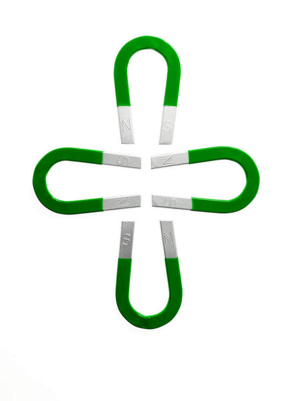 无人,竖图,室内,特写,白天,白色背景,正面,静物,阴影,对称,反射,磁铁,影子,绿色,四个,摄影,影棚,吸铁石,磁场,彩图,影棚拍摄,拍摄