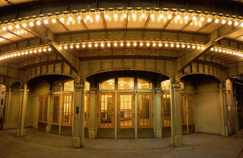 无人,横图,室外,白天,仰视,度假,美景,门,城市风光,标志建筑,城市,地标,建筑,车站,照明,纽约,美国,一排,整齐,景观,建筑群,灯光,曼哈顿,站台,娱乐,建设,吊灯,月台,中央车站,灯,排列,灯具,门框,享受,休闲,景色,放松,照亮,北美,北美洲,照明设备,队列,美洲,纽约州,帝国之州,帝国州,北亚美利加洲,亚美利加洲,大广场车站,大中央车站,大中央火车总站,彩图,低角度拍摄,曼哈顿岛