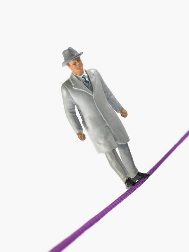 西方人,一个人,无人,商务人士,商务男性,站,竖图,室内,特写,白天,白色背景,正面,衬衫,锻炼,旅游,度假,探险,运动,静物,帽子,雕塑,欧洲,欧洲人,仅一个男性,仅一个人,套装,艺术,装饰,雕刻,雕像,注视,礼帽,娱乐,极限运动,仅一个年轻男性,工艺品,观察,看,站着,享受,休闲,放松,摄影,影棚,观看,纪念,美术,察看,关注,室外运动,主题,商务装,户外运动,陈列,工薪阶层,功能,美学,走钢丝,冒险,体育,男人,男性,年轻男性,白种人,白领,上班族,站立,彩图,全身,影棚拍摄,衬衣,健身,拍摄,达瓦孜