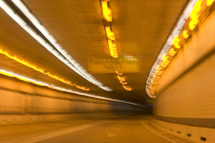 无人,横图,室外,夜晚,正面,度假,美景,城市风光,城市,道路,路,公路,照明,美国,阴影,朦胧,模糊,光线,隧道,影子,景观,灯光,交通,娱乐,顶灯,灯,灯具,享受,休闲,景色,放松,照亮,北美,北美洲,照明设备,地道,美洲,波士顿,马萨诸塞州,麻州,麻省,首府,马萨诸塞,麻塞诸塞,老殖民地,海湾之州,美国雅典,豆豆城,宇宙的中心,山上的城,超验城,北亚美利加洲,亚美利加洲,马路,彩图