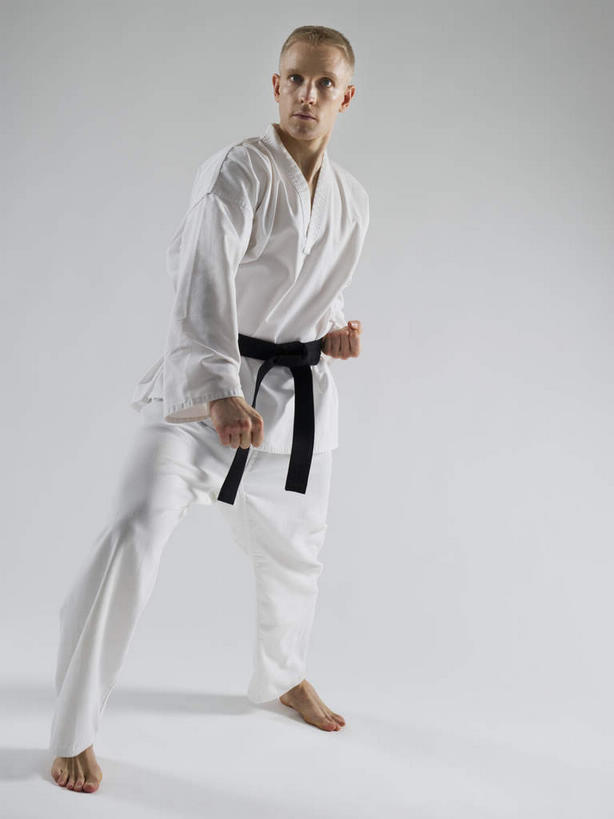 西方人,拳,一个人,站,竖图,室内,白天,白色背景,正面,锻炼,运动,武术,欧洲,欧洲人,仅一个男性,仅一个人,握,阴影,服装,反射,影子,注视,仅一个年轻男性,衣服,白色,观察,看,握拳,站着,握着,摄影,服饰,影棚,观看,察看,衣着,穿着,关注,搏击,空手道,柔道服,衣饰,体育,男人,男性,年轻男性,白种人,拳头,站立,彩图,全身,影棚拍摄,健身,拍摄,空手,唐手,武道,练功服