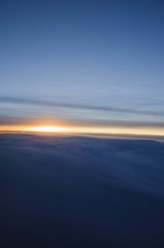 无人,竖图,室外,白天,正面,日出,美景,太阳,地平线,景观,云,云朵,辽阔,地面,朝霞,晨曦,黎明,云彩,白云,阳光,自然,广阔,景色,一望无际,自然风光,延伸,天地相交,无边无际,一马平川,朝阳,彩图,卯时,破晓,日始